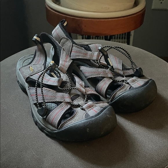 Keen Men’s 7 Closed Toe Hiking Outdoor Sandals Waterproof Black & Grey - Picture 1 of 7